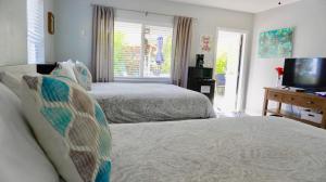 Family Suite room in 4145 By The Sea Inn & Suites