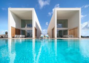 CARAIBAS Bonaire modern air-conditioned vacation villa with a private 20 meter magnesium pool