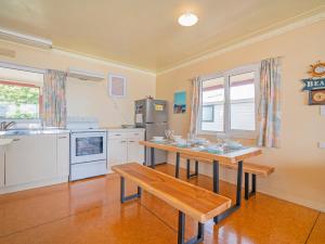Poppys Beach House - Beachfront Whangapoua Home