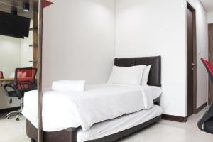 Comfort Studio Apartment at B Residence By Travelio