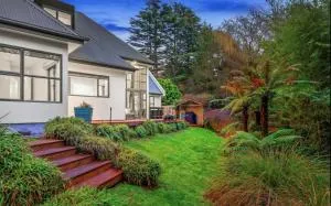 Christchurch Airport House - Harewood