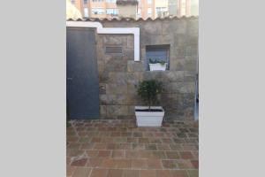 Casa antigua reformada junto al mar