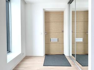 City Home Finland Big Luxury Suite - Spacious Suite with Own SAUNA, One Bedroom and Furnished Balcony next to Train Station