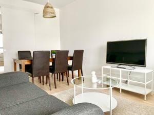 City Home Finland Big Luxury Suite - Spacious Suite with Own SAUNA, One Bedroom and Furnished Balcony next to Train Station