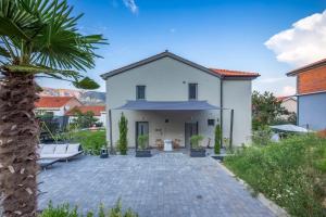 Tarari Luxury Apartment 