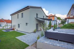 Tarari Luxury Apartment 
