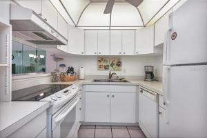 Siesta Key Escape Ground Floor Steps to Heated Pool and Free Trolley