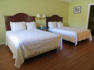 Standard Queen Room with Two Queen Beds room in Matanzas Inn