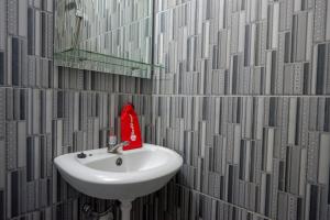 RedDoorz @ Jalan Gatot Subroto Semarang