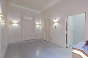 BOUTIQUE Rentals- Art & Charm Apt w balcony & garage