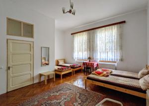 Gästehaus Honigberg next to the Fortified Church of Harman