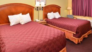 Queen Room with Two Queen Beds - Non-Smoking room in Magnuson Hotel Blythe