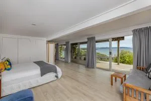 Tapuaetahi Beachfront Studio - Downstairs Unit - Purerua