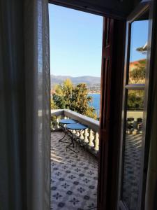 V. Molova, Molyvos, Lesvos