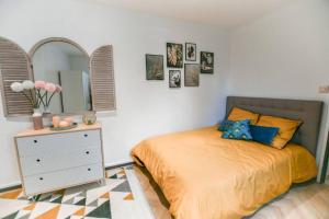 Maisons de vacances INSTANT FLEURY: maison de caractere, jardin secret : photos des chambres