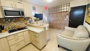 Compact Haven with Private Entrance and FREE Parking and Laundry