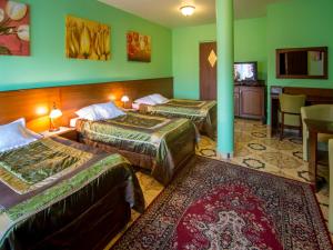 Triple Room with Private Bathroom room in Black Jack OZONOWANY- PRACOWNICZY-