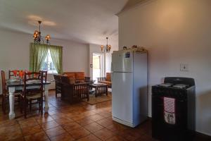 De Hoop Collection - Village Cottages