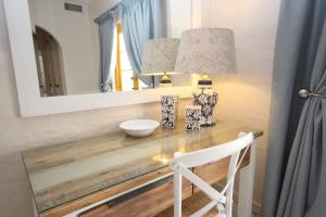 65 Perissa, Santorini, Ballito