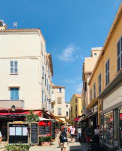 Hotels Grand Hotel De Calvi : photos des chambres