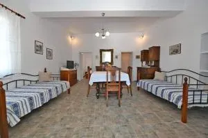 Tinos Hospitality - Tzádhos