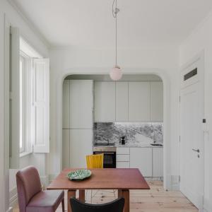 Charming Camões Apartment in Porto with AC & Wi-Fi