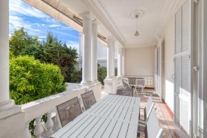 Stylish Art Deco villa near the sea 4 Bdrs Pool and garage