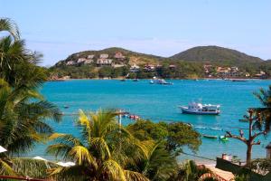 Mansão Frente à Praia da Ferradura com Sete Suítes