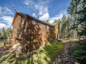Three-Bedroom House room in Vail View House ( 3-Bedroom Home )