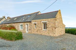 Maisons de vacances Maison de 2 chambres avec vue sur la mer jardin amenage et wifi a Paimpol : photos des chambres