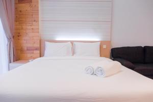 Comfy Studio At Dago Suites Apartment By Travelio