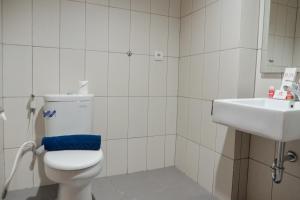 Comfy Studio At Dago Suites Apartment By Travelio