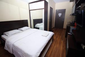 Easton Park Residence by Mustika