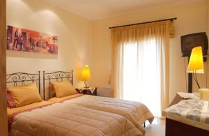 Beautiful 9-Bed Villa in Gouvia with Tennis Court