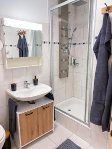 swissme - modernes Studio am Sportplatz mit Balkon & Parkplatz