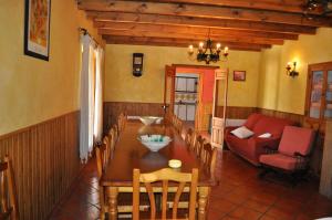 Casa rural El Salero Moratalla, piscina y chimenea