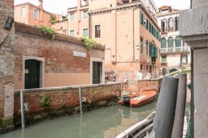 Two-Bedroom Apartment with Terrace room in Venice Luxury Palace
