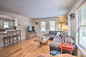 Gilford Home with Forest View, by Lake Winnepesaukee - Sanbornton