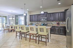 Paradise Palms Home with Pool, 6 Mi to Disney!