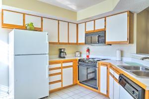 Cozy Branson Resort Condo - 3 Mi to 76 Strip!