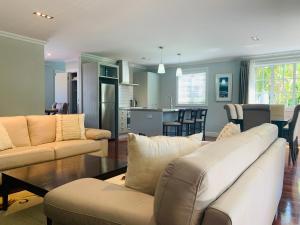 Tinkerbell Cottage 2-4 Bedroom- Russell Cottages Collection