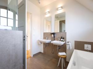 Reetland am Meer - Premium Reetdachvilla mit 2 Schlafzimmern, Sauna und Kamin E13