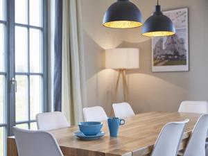 Reetland am Meer - Luxus Reetdachvilla mit 3 Schlafzimmern, Sauna und Kamin E23