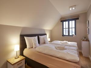 Reetland am Meer - Superior Reetdachvilla mit 2 Schlafzimmern und Kamin E26