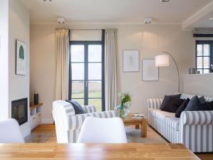 Reetland am Meer - Premium Reetdachvilla mit 3 Schlafzimmern, Sauna und Kamin E10