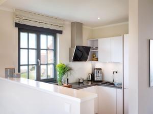 Reetland am Meer - Premium Reetdachvilla mit 3 Schlafzimmern, Sauna und Kamin E10