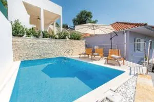 Holiday house Ana with a private heated swimming pool - Amižići