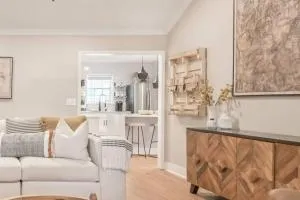 Stylish & Spacious Home Near ATL - جونزبورو