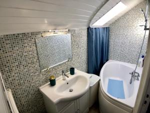 Appartements Appart'Hotel Le Strasbourg - RENOVE, CALME ET NETFLIX : photos des chambres