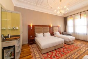 Standard Triple Room room in Blue Gilroy Hotel